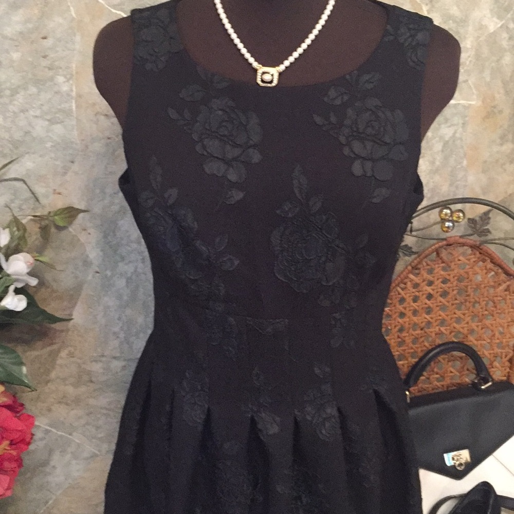 Elle 🌹 stunning Jacquard dress - Picture 4 of 8